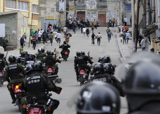 Violenta jornada de protestas y huelgas en Bolivia por el alza de combustibles