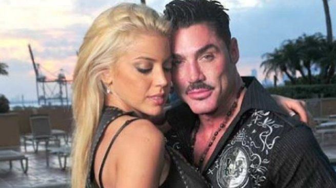 Virginia Gallardo junto a Ricardo Fort.
