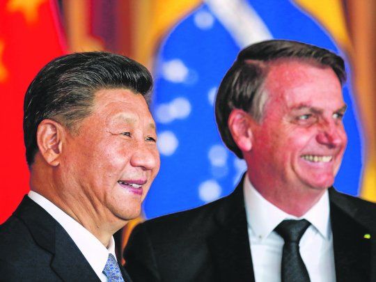 Encuentro. Xi Jimping y Bolsonaro, ayer, en Brasilia, en el marco de la cumbre del BRICS.