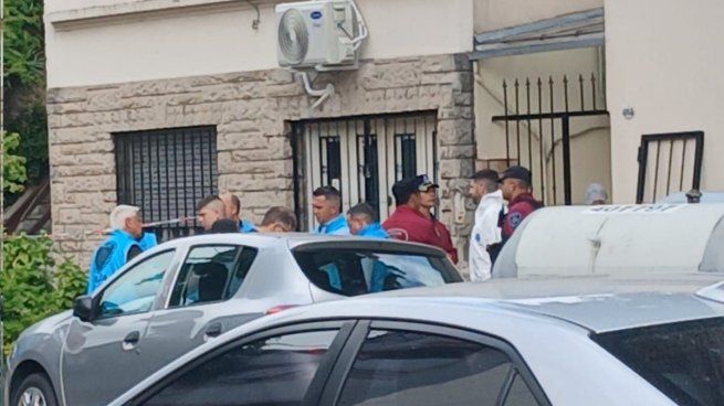 Estela y Soledad fueron encontradas tendidas en el piso.