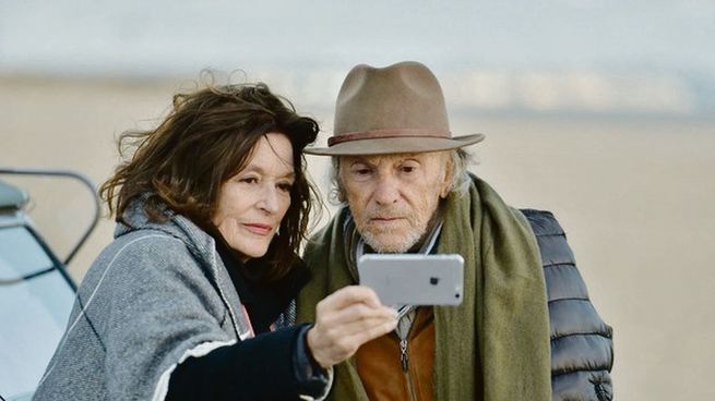 Nostalgia. La selfie con celular, algo inimaginable en los años 60