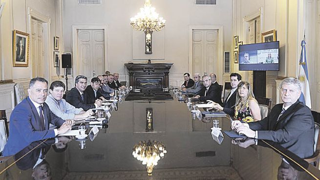 juicio. Alberto Fernández ayer con gobernadores para  acordar el impulso al juicio político al titular de la Corte.