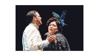 Soledad de la Rosa es una Hanna de excelente voz y sólida musicalidad, bien secundada por Armando Noguera y el resto del elenco de la atractiva versión de la opereta de Léhar, que ofrece Juventus Lyrica.