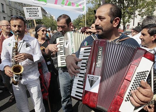 Manifestaciones en Francia contra las expulsiones de gitanos (foto 3)