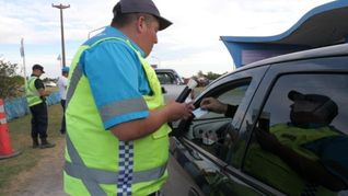 La Agencia Nacional de Seguridad Vial remarcó la obligatoriedad de circular con la licencia original La Agencia Nacional de Seguridad Vial remarcó la obligatoriedad de circular con la licencia original