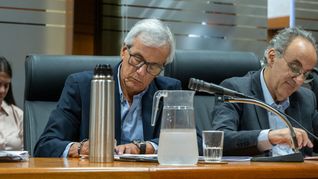 Ministro de Trabajo anunció proyecto para que empresas informen previamente despidos masivos pero aún no fue redactado. Blancos cuestionaron que solo sean medidas para la tribuna. Ministro de Trabajo anunció proyecto para que empresas informen previamente despidos masivos pero aún no fue redactado. Blancos cuestionaron que solo sean medidas para la tribuna.