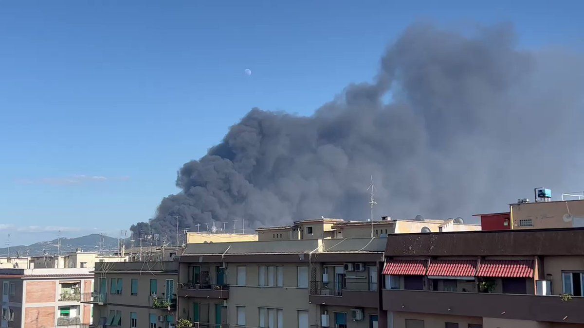 Alerta en Roma por un gran incendio que amenaza zona urbanas