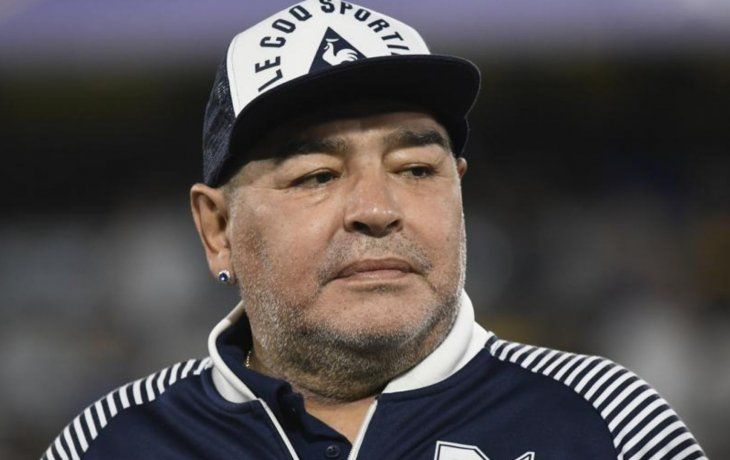 preocupacion por un caso de covid positivo donde esta internado maradona: evaluan trasladarlo