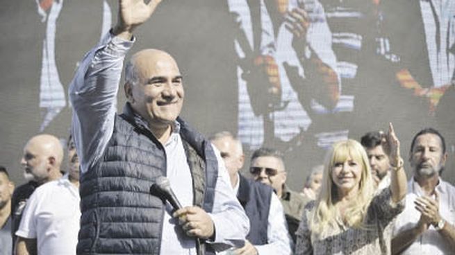 Contexto. La noticia cayó como un balde de agua helada en el oficialismo tucumano que, de la mano del gobernador y candidato a vice Juan Manzur, encaraba el último tramo de la campaña.