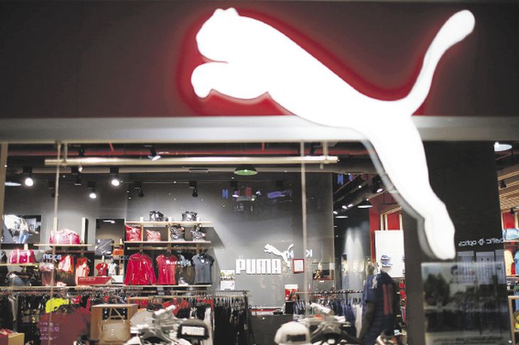 Anta planea adquirir una participación del 29,06% a la familia Pinault, fundadores del grupo francés de lujo Kering, en una transacción totalmente en efectivo. Anta planea adquirir una participación del 29,06% a la familia Pinault, fundadores del grupo francés de lujo Kering, en una transacción totalmente en efectivo.