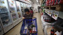 En busca de bajar la inflación, en especial en los precios sensibles para el bolsillo de los argentinos, el Gobierno anunció la apertura total de las importaciones de alimentos.