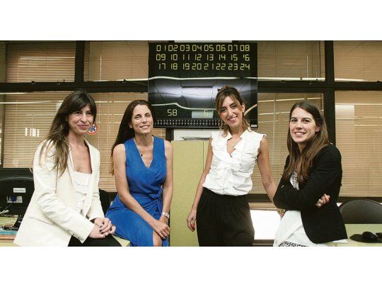 Referentes. Raquel Martin, gerente de Asuntos Institucionales en Kimberly-Clark Argentina (izquierda), participó del debate junto a Porris, Estrada y Censori.