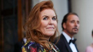 Ferguson también llegó a facilitarle instalaciones reales para el financista y sus amigos. Ferguson también llegó a facilitarle instalaciones reales para el financista y sus amigos.