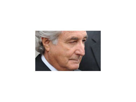 Bernard Madoff, una celebridad de Wall Street, fue arrestado en diciembre de 2008 y está cumpliendo una condena de 150 años de prisión, tras una estafa gigantesca mediante el denominado esquema piramidal Pozzi.