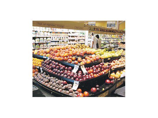 EN ROJO. En el caso de la manzana el valor desde que se produce hasta que llega al consumidor se multiplica por 8,5 veces.