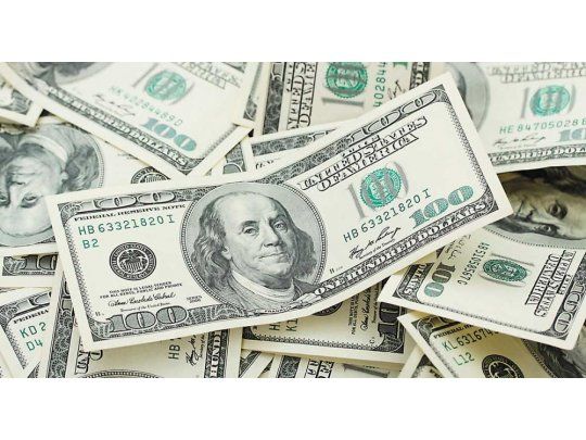 Nueva era del dólar: libre de ofertas del BCRA, trepó 43 centavos al récord de $ 25,98
