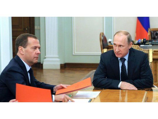 El primer ministro ruso, Dmitri Medvédev, junto al presidente, Vladimir Putin.