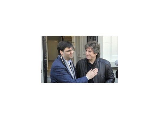 El ministro de Economía y el director de la ANSeS encabezaron un acto oficial en la ciudad de Tandil y aprovecharon la oportunidad para mezclar la gestión con la política.