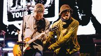 Los hermanos Gallagher lograron frenar la subasta.