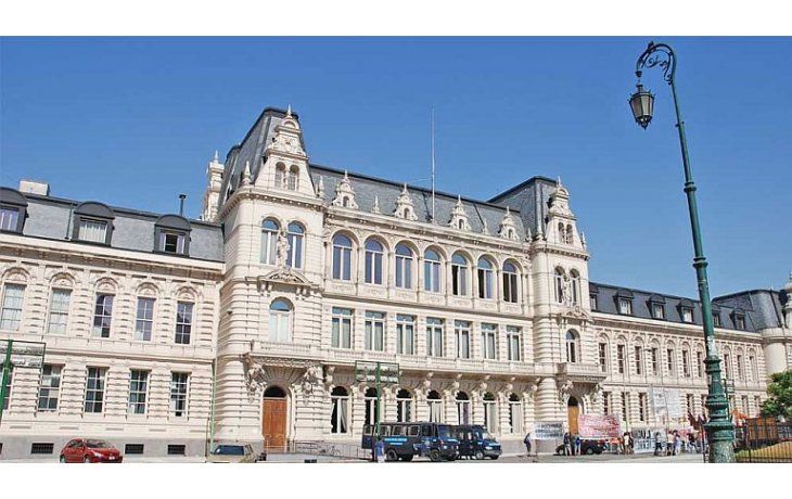 ámbito.com | Se trata del primer encuentro tras el decreto que dio de baja la discusión a nivel nacional y recorta el poder de negociación de CTERA. Un gremio confirmó asistencia pero adelantó que llevará reclamo salarial.