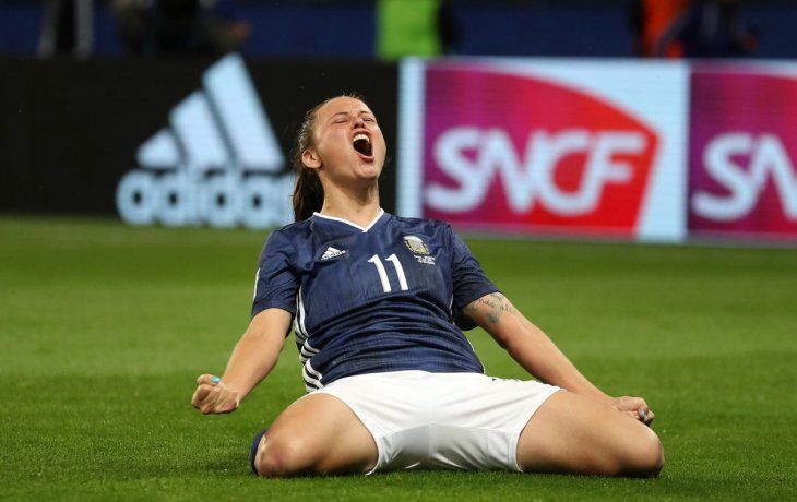 Argentina celebró una épica igualdad que la mantiene con chances de clasificación en el Mundial de Francia.
