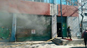 El depósito incendiado fue localizado en la calle Santa Magdalena al 500.