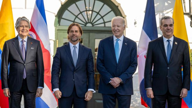Los presidentes ecuatoriano, Guillermo Lasso, de la República, Luis Lacalle Pou, estadounidense, Joe Biden, y de República Dominicana, Luis Abidaner.