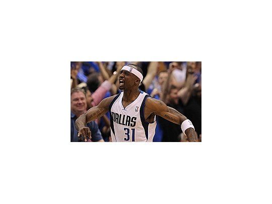 Dallas vapuleó a Los Lakers.
