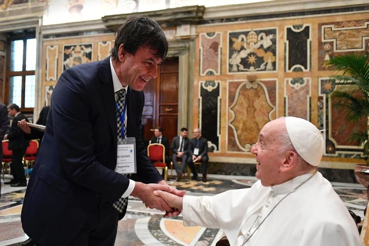 Rodolfo De Vincenzi junto al papa Francisco. Rodolfo De Vincenzi junto al papa Francisco. 