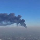 El incendio en Moreno provocó columnas de humo que son visibles a 30 kilómetros de distancia. El incendio en Moreno provocó columnas de humo que son visibles a 30 kilómetros de distancia.