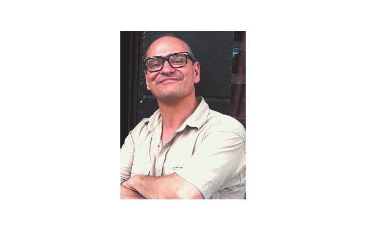 Carlos Belloso reconoce, para sus trabajos, inspirarse en algunos de los escritos de Michel Foucault.