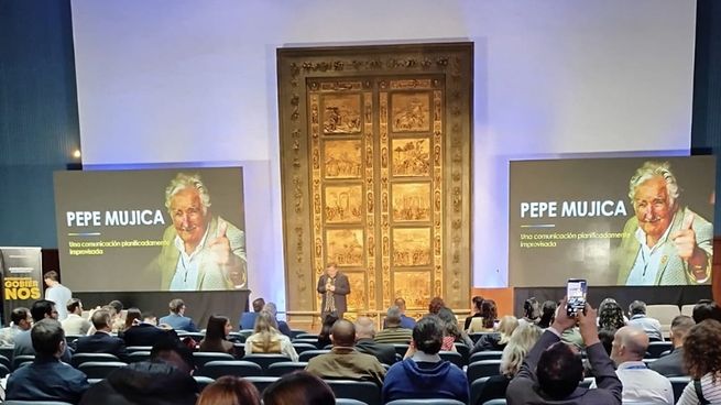 El expresidente José Mujica y una comunicación planificadamente improvisada.