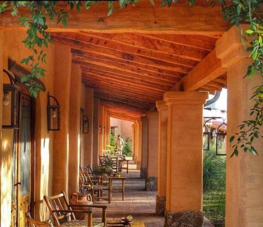 The place is immersed and surrounded by nature and green spaces so that guests can disconnect and enjoy the atmosphere. The place is immersed and surrounded by nature and green spaces so that guests can disconnect and enjoy the atmosphere.