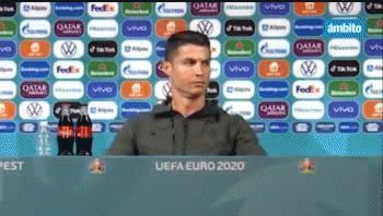 Cristiano Ronaldo criticó la Coca-Cola y las acciones de la multinacional se desplomaron.