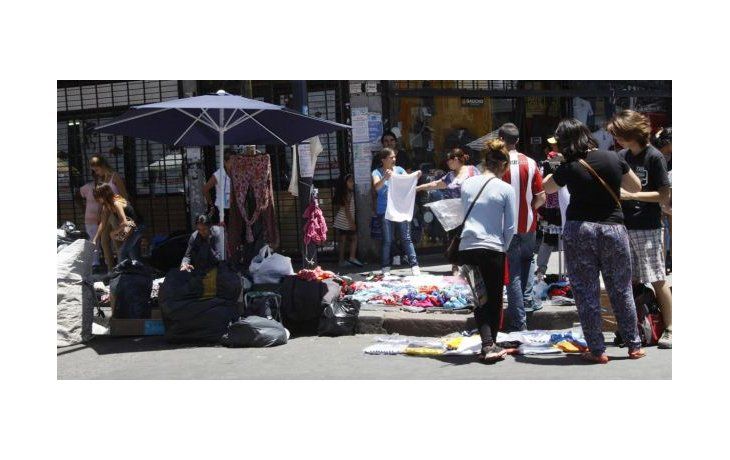 Fuerte descenso en cantidad de puestos callejeros ilegales, por erradicación en avenida Avellaneda.