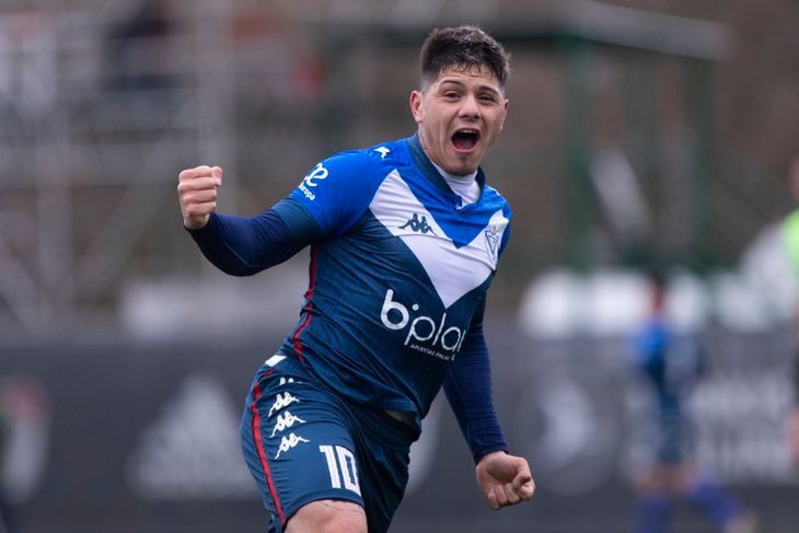 El delantero de Tristán Suárez chocó primero cerca de la cancha de Platense y luego impactó otros vehículos en una estación de servicio. El delantero de Tristán Suárez chocó primero cerca de la cancha de Platense y luego impactó otros vehículos en una estación de servicio.