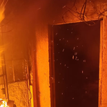 Imágenes del fuego dentro de la habitación en la vivienda de la colonia de Guerrero. Imágenes del fuego dentro de la habitación en la vivienda de la colonia de Guerrero.