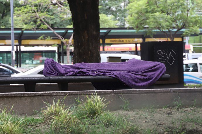 La Asamblea Popular y la UBA monitorean sistemáticamente las muertes y vulneraciones que afectan a la población sin hogar. La Asamblea Popular y la UBA monitorean sistemáticamente las muertes y vulneraciones que afectan a la población sin hogar.