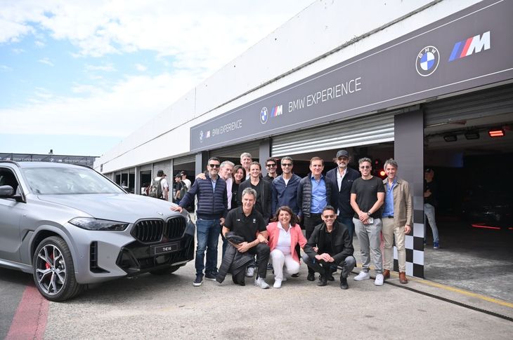 Integrantes de la red de concesionarios de BMW Group Argentina junto a Federico Álvarez Castillo. Integrantes de la red de concesionarios de BMW Group Argentina junto a Federico Álvarez Castillo.