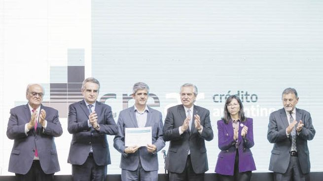 inauguración. Alberto Fernández juntos a Agustín Rossi, Ignacio de Mendiguren y Silvina Batakis, entre otros, durante un acto en Tecnópolis.