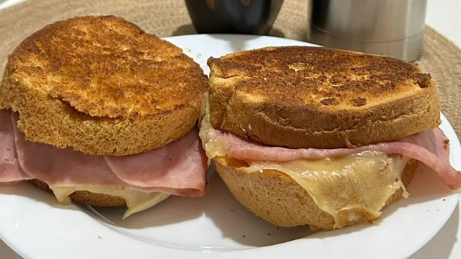 Este sándwich con pan dulce podría marcar el inicio de una tendencia culinaria.