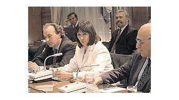 ámbito.com | Felisa Miceli, acompañada por los secretarios Miguel Campos y Oscar Tangelson durantela presentación de los lineamientos básicos del Plan Ganadero que está elaborando elgobierno. Pidieron colaboración e ideas al sector privado.