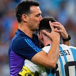 Otamendi, Dibu Martínez, De Paul, Messi, Paredes y Tagliafico, son algunos de los referentes de la generación dorada de la Selección Argentina que seguramente ya no estarán en el Mundial 2030. Otamendi, Dibu Martínez, De Paul, Messi, Paredes y Tagliafico, son algunos de los referentes de la generación dorada de la Selección Argentina que seguramente ya no estarán en el Mundial 2030.