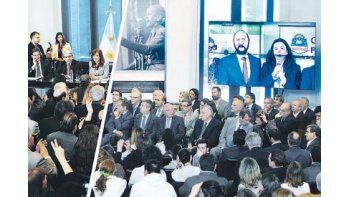 ámbito.com | Cristina de Kirchner fue la anfitriona ayer de una nueva prórroga de la tregua trimestral en el pago de deudas, clave para los gobernadores, en medio de la catarata de comicios y en la previa del desafío del aguinaldo.
