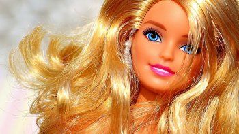 barbie cumple 60 anos y esta esplendida