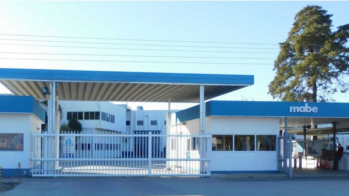 Mabe reestructura su operación local y deja de producir en una de sus plantas cordobesas