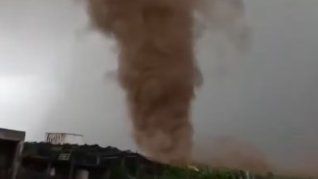 Un sorprendente remolino de viento azotó Carcarañá.