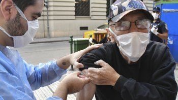 La vacuna primero será distribuida en los grupos de riesgo.