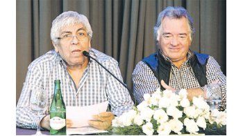 ámbito.com | A cuadros. Moyano y Barrionuevo encabezaron la cumbre que reunió, en Mar del Plata, a gremialistas de alrededor de 80 organizaciones. El debate abarcó desde las demandas no atendidas que datan de hace un año, como Ganancias e inflación, hasta la insegurid