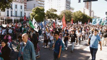protesta. Una manifestación de movimientos sociales complicó ayer el tránsito en centro de la Ciudad de Buenos Aires, y la zona de Congreso, entre otros puntos.